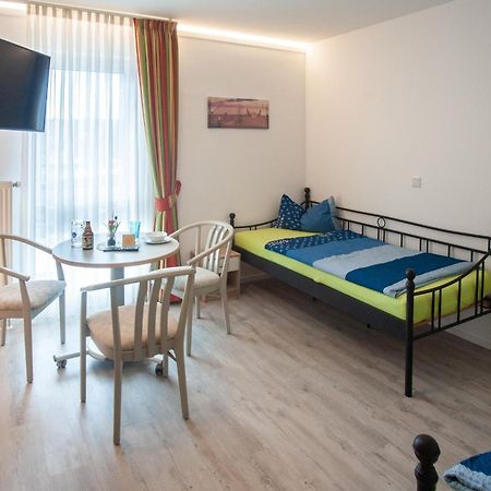 Privatpension Zur Schwarzach Greding Buitenkant foto