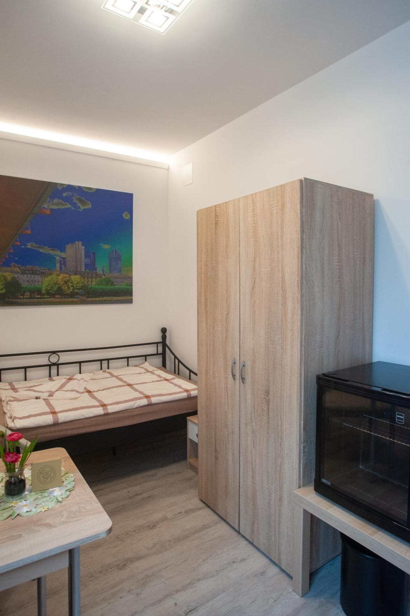 Privatpension Zur Schwarzach Greding Buitenkant foto